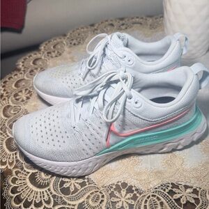 Nike Women's Light Gray and Teal Sneakers